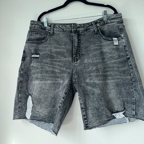 Time and Tru Women’s Destructed Hem Denim Bermuda Shorts - Picture 1 of 5